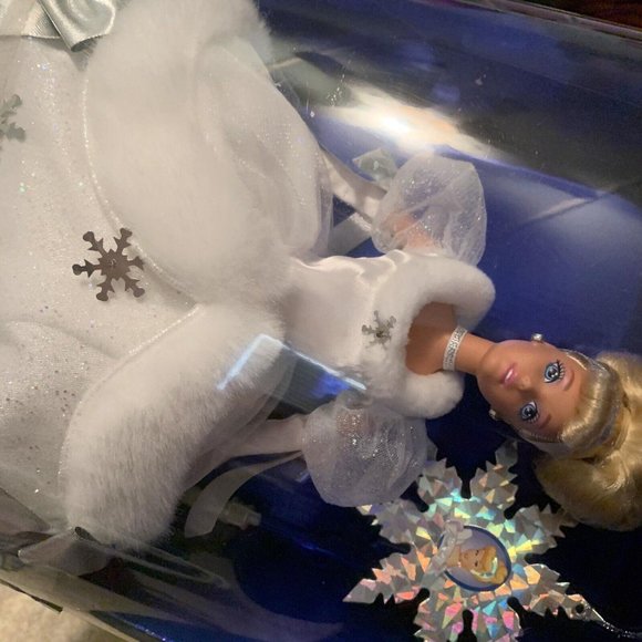 Mattel - Holiday Princess Barbie Doll - Walt Disney’s Cinderella 1996 - Picture 8 of 10